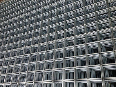 電焊網(wǎng)在通信基站防護網(wǎng)的設(shè)計要點