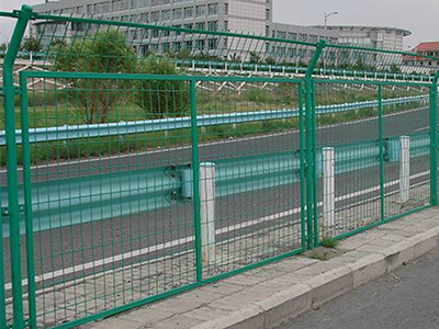 護(hù)欄網(wǎng)生產(chǎn)中的新型涂裝技術(shù)及應(yīng)用